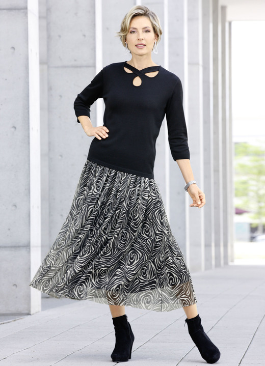 - Pullover mit dekorativem Ausschnitt, in Größe 036 bis 052, in Farbe SCHWARZ Ansicht 2