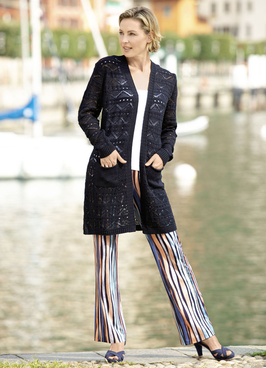 Strickjacken - Long-Strickjacke mit Ajourdessin, in Größe 036 bis 052, in Farbe MARINE Ansicht 2