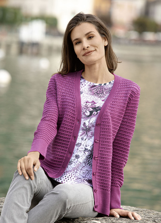 Strickjacken - Strickjacke mit leichtem Glanz Ansicht 3 Strickjacken - Strickjacke mit leichtem Glanz, in Größe 038 bis 054, in Farbe BLEU Ansicht 3