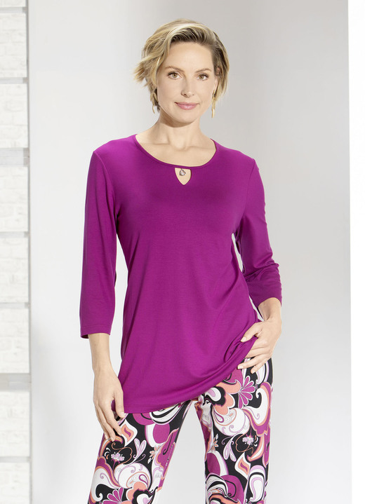 3/4-Arm - Longshirt mit Zierschmuck in 3 Farben, in Größe 038 bis 056, in Farbe FUCHSIA Ansicht 1