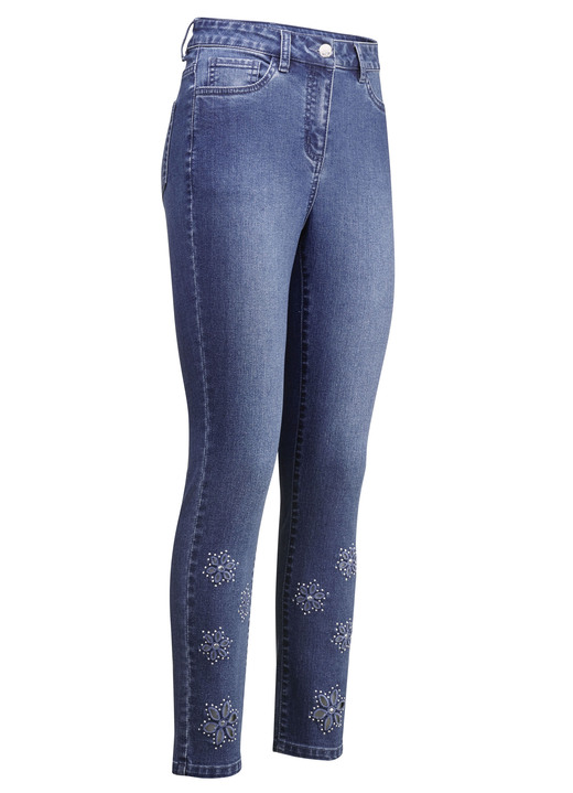 Hosen mit Knopf- und Reißverschluss - Jeans mit floralen Lochstickereien und Strasssteinchen, in Größe 017 bis 050, in Farbe JEANSBLAU Ansicht 1