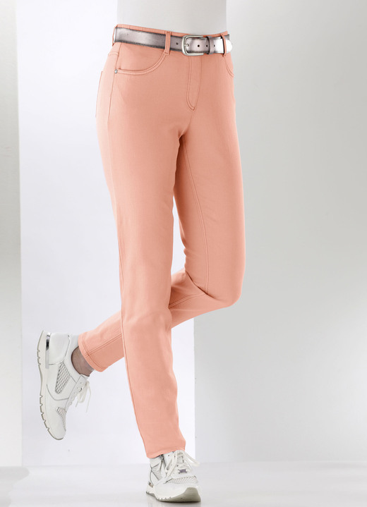 Hosen in Schlupfform - Magic-Jeans mit hohem Stretchanteil Ansicht 15 Hosen in Schlupfform - Magic-Jeans mit hohem Stretchanteil, in Größe 017 bis 054, in Farbe FLIEDER Ansicht 15