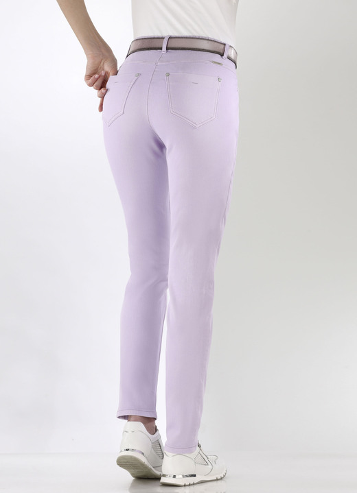 Hosen in Schlupfform - Magic-Jeans mit hohem Stretchanteil Ansicht 4 Hosen in Schlupfform - Magic-Jeans mit hohem Stretchanteil, in Größe 017 bis 054, in Farbe FLIEDER Ansicht 4