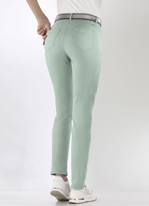 Hosen in Schlupfform - Magic-Jeans mit hohem Stretchanteil Ansicht 8 Hosen in Schlupfform - Magic-Jeans mit hohem Stretchanteil, in Größe 017 bis 054, in Farbe FLIEDER Ansicht 8
