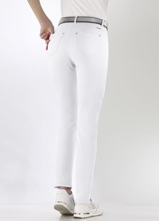 Hosen in Schlupfform - Magic-Jeans mit hohem Stretchanteil Ansicht 12 Hosen in Schlupfform - Magic-Jeans mit hohem Stretchanteil, in Größe 017 bis 054, in Farbe FLIEDER Ansicht 12