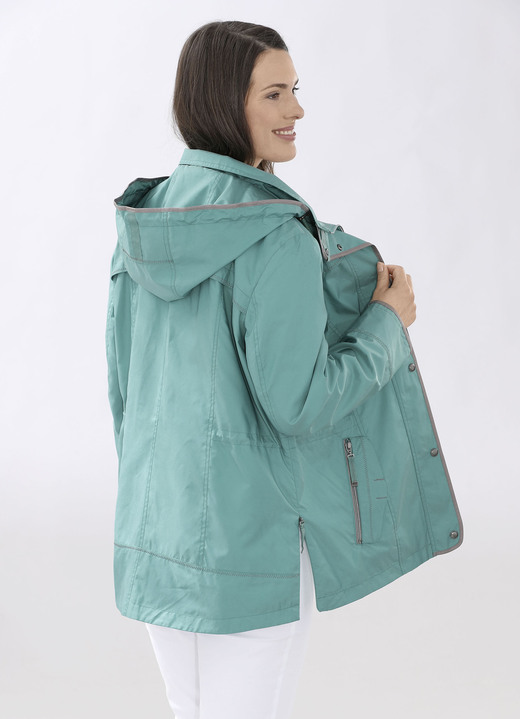 Kurz - Funktionsjacke mit Reißverschluss an den Seitenschlitzen, in Größe 040 bis 060, in Farbe MELONE Ansicht 4