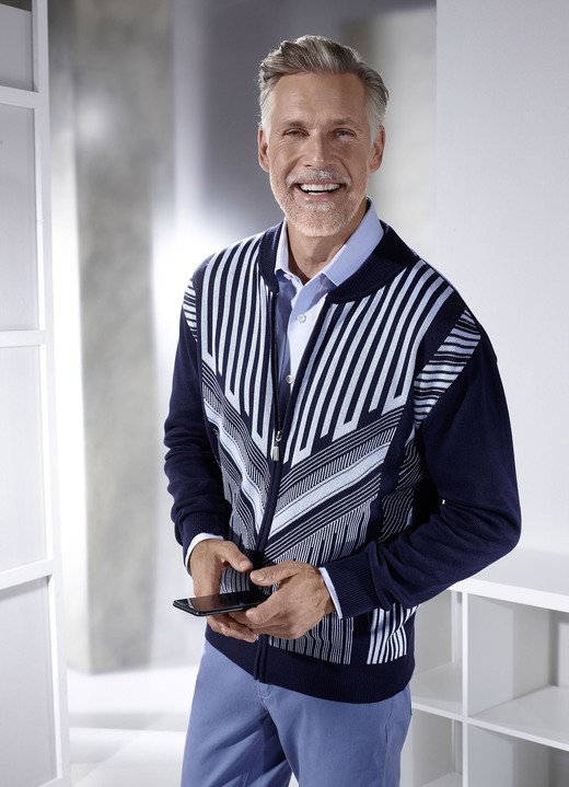 Strickjacken - Jacke mit durchgehendem Reißverschluss Ansicht 2 Strickjacken - Jacke mit durchgehendem Reißverschluss, in Größe 046 bis 062, in Farbe MARINE Ansicht 2