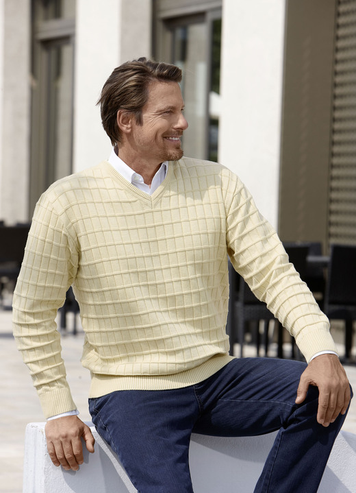 Uni - Legerer V-Pullover mit Strukturdessin in 3 Farben, in Größe 046 bis 062, in Farbe GRAU MELIERT Ansicht 2