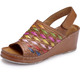 Sandaletten & Pantoletten - Gemini Sandalette mit raffinierten, bunten Flechtdurchzügen, in Größe 036 bis 042, in Farbe JEANS – Farbe COGNAC – Ansicht 1