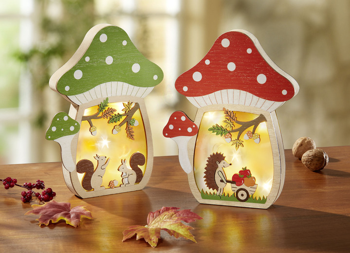 Wohnaccessoires - Beleuchtetes Pilz-Haus, batteriebetrieben, in Farbe ROT-GRÜN, in Ausführung Mit Eichhörnchen-Motiv und grünem Dach Ansicht 2