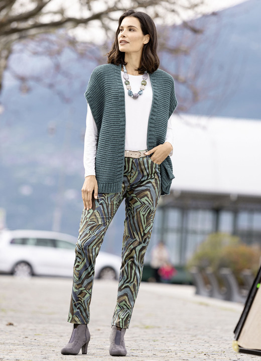 Hosen - Hose mit rückwärtigen Dehnbundeinsätzen, in Größe 018 bis 052, in Farbe JEANSBLAU-SCHOKO-AUBERGINE Ansicht 7