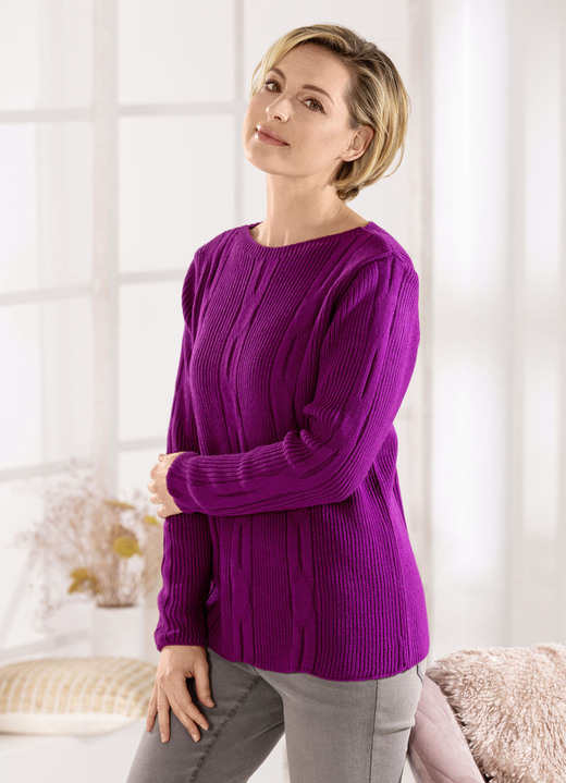 Basics - Pullover mit streckendem Längsmuster, in Größe 036 bis 052, in Farbe BEERE Ansicht 2