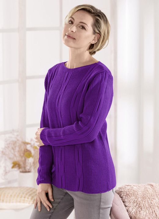 Basics - Pullover mit streckendem Längsmuster, in Größe 036 bis 052, in Farbe BEERE Ansicht 4