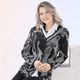 Strickjacken - Strickjacke in grafischer Optik mit platischem Effekt – Farbe SCHWARZ-WEISS – Ansicht 2 Strickjacken - Strickjacke in grafischer Optik mit platischem Effekt, in Größe 038 bis 054, in Farbe SCHWARZ-WEISS – Farbe SCHWARZ-WEISS – Ansicht 2