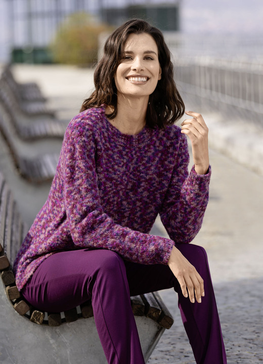 Langarm - Pullover aus hochwertigem Bouclégarn, in Größe L(44/46) bis XXL(52/54), in Farbe MAGENTA-LILA-MULTICOLOR Ansicht 2
