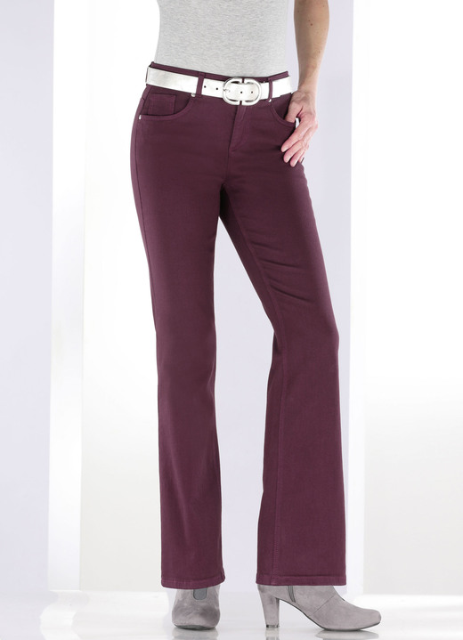 Ascari - Magic-Jeans mit modisch weiterem Beinverlauf, in Größe 017 bis 088, in Farbe BORDEAUX Ansicht 3