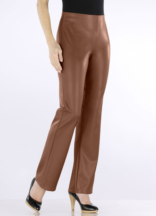 Hosen in Schlupfform - Hose mit ausgestellter Fußweite, in Größe 017 bis 052, in Farbe SCHWARZ Ansicht 14