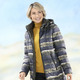 Winterjacken - Longjacke mit Fantasiedessin – Farbe GRAU-KHAKI-MESSING-NATURWEISS – Ansicht 1 Winterjacken - Longjacke mit Fantasiedessin, in Größe 036 bis 054, in Farbe GRAU-KHAKI-MESSING-NATURWEISS – Farbe GRAU-KHAKI-MESSING-NATURWEISS – Ansicht 1