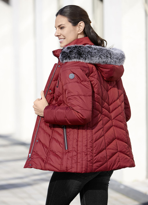 Winterjacken - Jacke mit abnehmbarem Kunstpelz-Besatz, in Größe 036 bis 054, in Farbe GRANATROT Ansicht 2