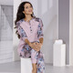 Schlafanzüge & Shortys - Schlafanzug mit Bündchen und langen Ärmeln – Farbe MAUVE-BUNT Schlafanzüge & Shortys - Schlafanzug mit Bündchen und langen Ärmeln, in Größe 036 bis 056, in Farbe MARINE-BUNT