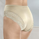 Slips - Triumph-Ladyform Soft Miederslip, in Größe 038 bis 048, in Farbe PISTAZIE – Farbe SEKT – Ansicht 2