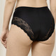 Slips - Triumph-Ladyform Soft Miederslip, in Größe 038 bis 048, in Farbe PISTAZIE – Farbe SCHWARZ – Ansicht 2