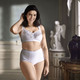 Soft-BH - Miss Mary BH mit elastischen Spitzeneinsätzen – Farbe WEISS – Ansicht 4 Soft-BH - Miss Mary BH mit elastischen Spitzeneinsätzen, in Größe 080 bis 120, in Cup H, in Farbe MARINE – Farbe WEISS – Ansicht 4