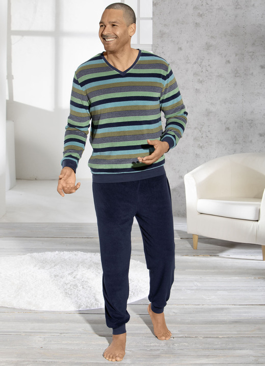 Schlafanzüge - Schlafanzug mit V-Ausschnitt und garngefärbtem Ringeldessin, in Größe 046 bis 060, in Farbe NAVY-BUNT Ansicht 2