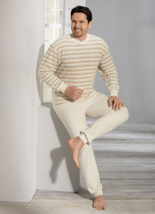 - Götting Schlafanzug aus Frottierstretch, V-Ausschnitt und Bündchenabschlüssen, in Größe 046 bis 060, in Farbe ECRU-CAMEL Ansicht 2