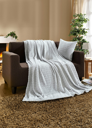 Dekokissen & Hüllen - Wohndecken und Kissenbezug aus Mikrofaser-Flausch, in Größe 205 (Wohndecke, 130x170 cm) bis 905 (Kissenbezug, 45x 45 cm), in Farbe CAMEL