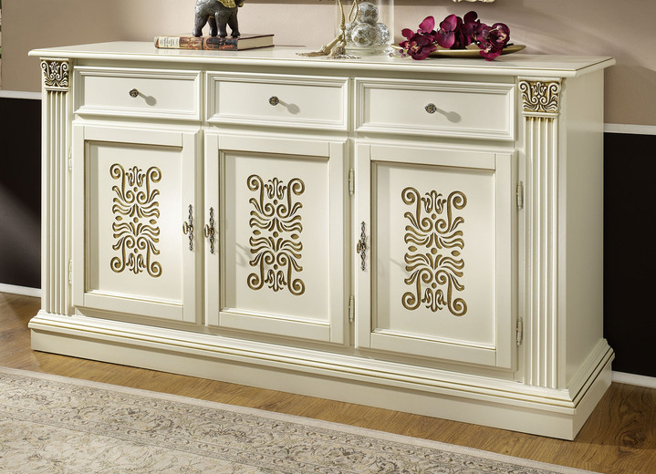 - Hochwertige Möbelserie mit aufwendigen Verzierungen, in Farbe CREME, in Ausführung Sideboard, 3-türig Ansicht 1