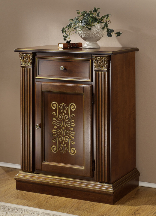 - Hochwertige Möbelserie mit aufwendigen Verzierungen, in Farbe CREME, in Ausführung Sideboard, 3-türig Ansicht 4