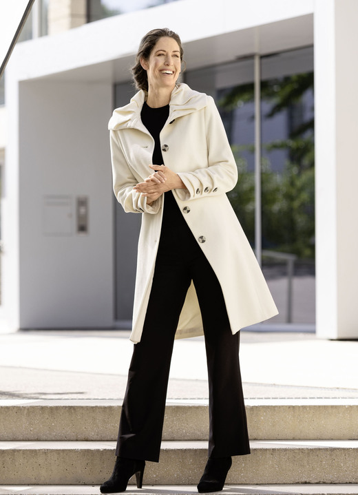 Jacken & Mäntel - Mantel mit Knopfleiste, in Größe 036 bis 052, in Farbe CREME Ansicht 1