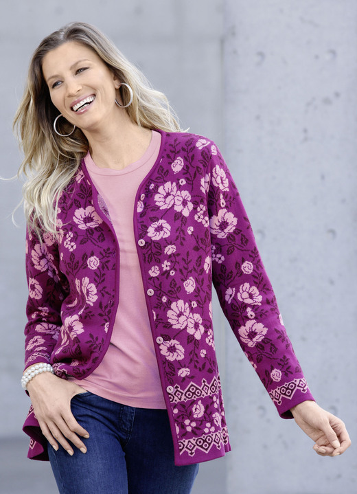 Strickjacken - Strickjacke mit Herzausschnitt Strickjacken - Strickjacke mit Herzausschnitt, in Größe 038 bis 054, in Farbe FUCHSIA-ROSÉ-BORDEAUX