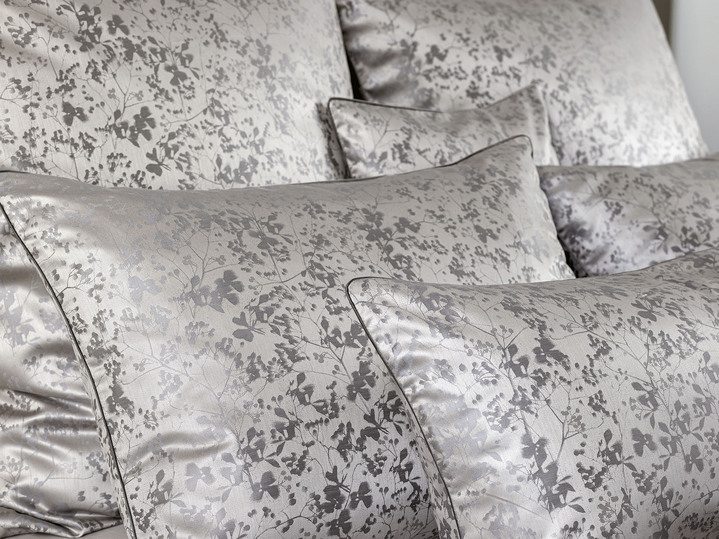 Bettwäschegarnituren - Superangenehme, hochwertige Bettwäsche-Garnitur, in Größe 112 (80/80 cm + 135/200 cm) bis 122 (Kissenbezug, 40/ 40 cm), in Farbe GRAU-GOLD Ansicht 3