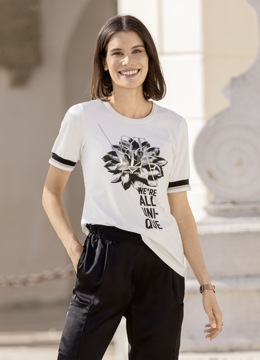 Kurzarm - Shirt mit Flatlocknaht am Halsausschnitt Kurzarm - Shirt mit Flatlocknaht am Halsausschnitt, in Größe 036 bis 052, in Farbe ECRU