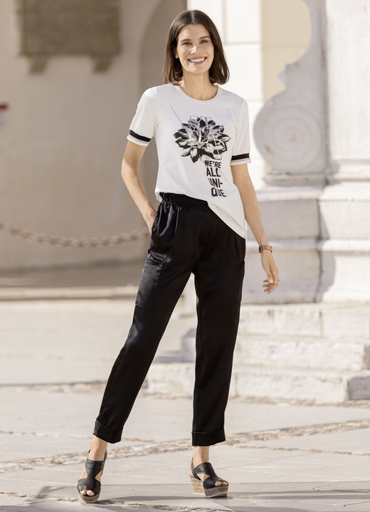 Kurzarm - Shirt mit Flatlocknaht am Halsausschnitt, in Größe 036 bis 052, in Farbe ECRU Ansicht 2