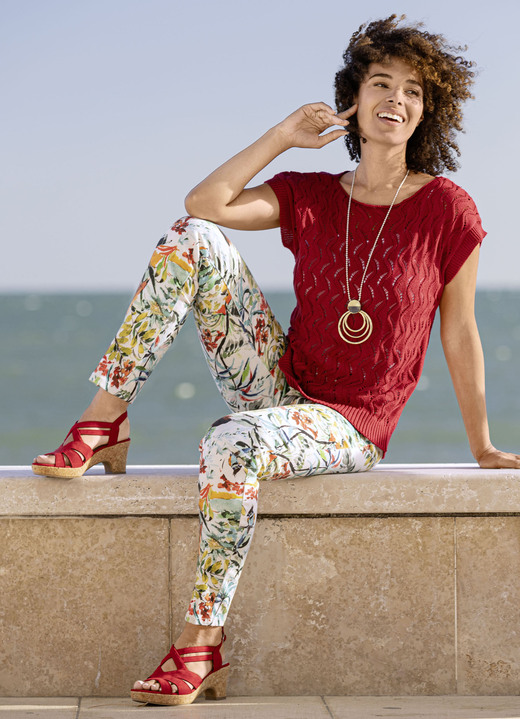 Hosen mit Knopf- und Reißverschluss - Hose mit farbbrillantem Druck, in Größe 017 bis 050, in Farbe ECRU-GRÜN-ORANGE-BUNT Ansicht 3