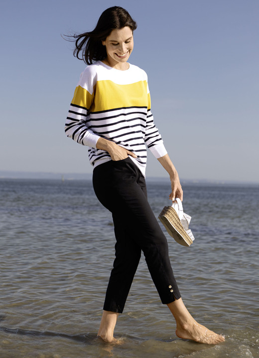 Hosen in Schlupfform - Hose mit dekorativen Zierknöpfen, in Größe 018 bis 052, in Farbe MARINE Ansicht 7