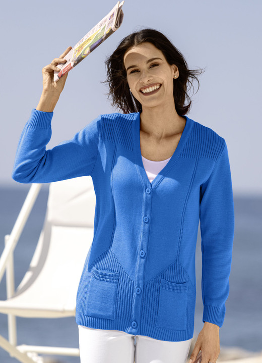 Basics - Strickjacke mit streckender Struktur Basics - Strickjacke mit streckender Struktur, in Größe 038 bis 054, in Farbe AZURBLAU