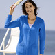 Basics - Strickjacke mit streckender Struktur – Farbe AZURBLAU Basics - Strickjacke mit streckender Struktur, in Größe 038 bis 054, in Farbe AZURBLAU