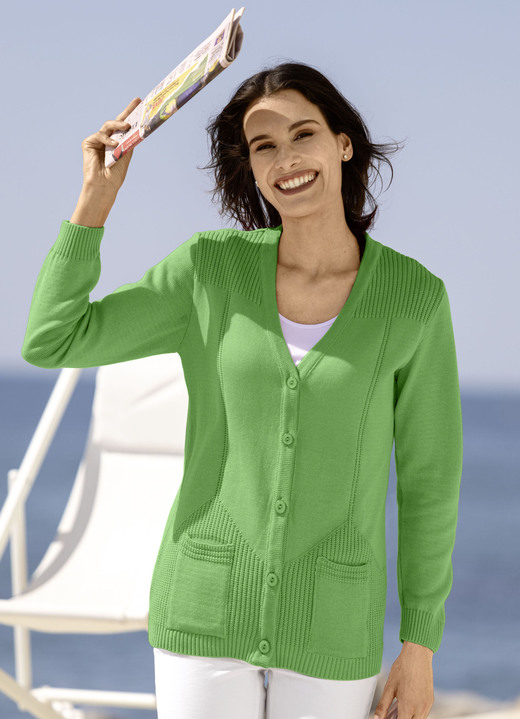 Basics - Strickjacke mit streckender Struktur Basics - Strickjacke mit streckender Struktur, in Größe 038 bis 054, in Farbe GRÜN