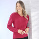 Basics - Pullover mit streckender Zopfstruktur – Farbe ROT – Ansicht 4 Basics - Pullover mit streckender Zopfstruktur, in Größe L(44/46) bis XXL(52/54), in Farbe ROT – Farbe ROT – Ansicht 4