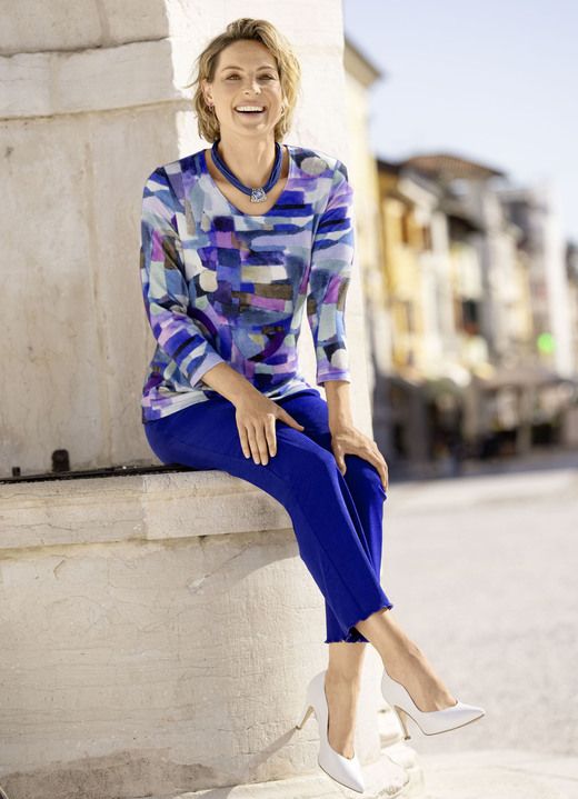 Klaus Modelle - Pullover in weich fließender Qualität, in Größe 038 bis 054, in Farbe BLAU-LILA-MULTICOLOR Ansicht 3