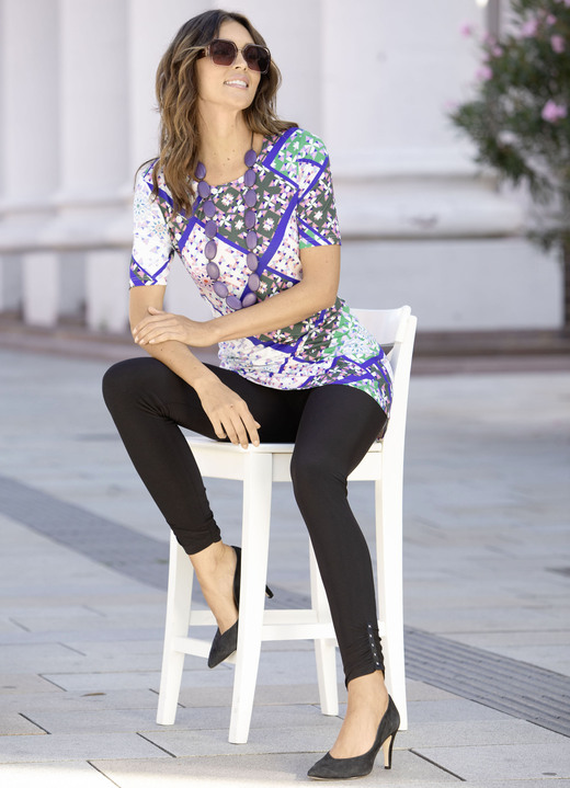 Hosen mit Knopf- und Reißverschluss - Leggings mit effektvollen Metallplättchen, in Größe 018 bis 054, in Farbe SCHWARZ Ansicht 4