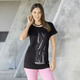 Kurzarm - Shirt mit Strasszier in 2 Farben – Farbe SCHWARZ – Ansicht 1 Kurzarm - Shirt mit Strasszier in 2 Farben, in Größe 038 bis 056, in Farbe PINK – Farbe SCHWARZ – Ansicht 1