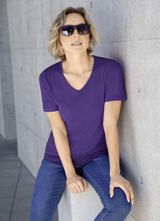 Kurzarm - Shirt mit hohem Tragekomfort in 10 Farben, in Größe 034 bis 052, in Farbe LILA Ansicht 1