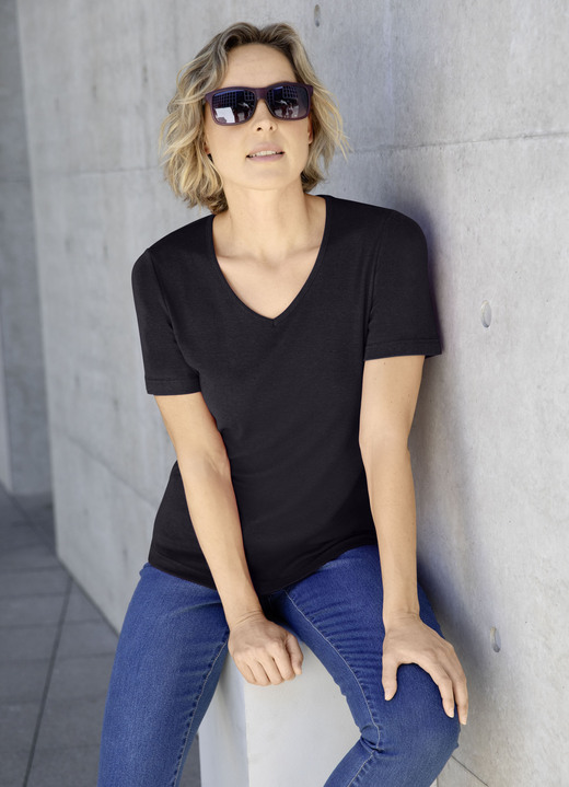 Kurzarm - Shirt mit hohem Tragekomfort in 10 Farben, in Größe 034 bis 052, in Farbe HELLBLAU Ansicht 3