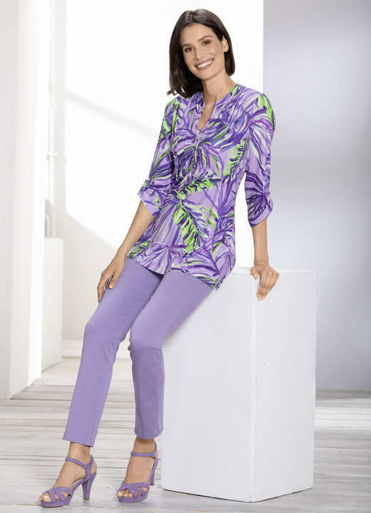 Tuniken - Shirt-Tunika mit farbbrillantem Druck, in Größe 036 bis 054, in Farbe LILA-FLIEDER-BUNT Ansicht 3