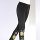 Hosen - Jeans mit handbemalten, floralen Motiven – Farbe SCHWARZ – Ansicht 3 Hosen - Jeans mit handbemalten, floralen Motiven, in Größe 017 bis 052, in Farbe SCHWARZ – Farbe SCHWARZ – Ansicht 3